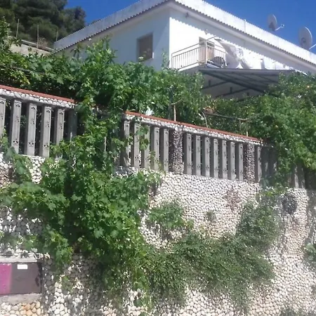 בית נופש Rita *